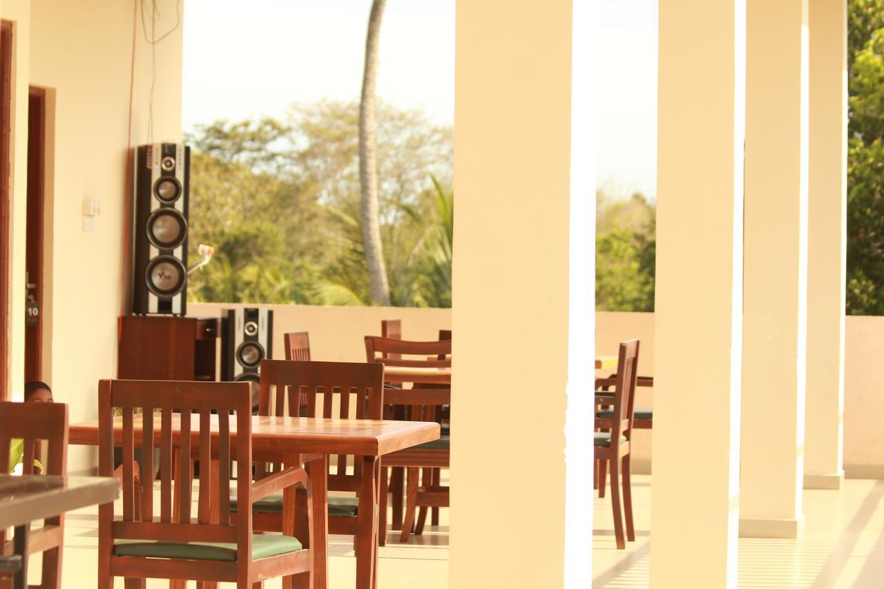 Pearl City Hotel Tissamaharama Buitenkant foto