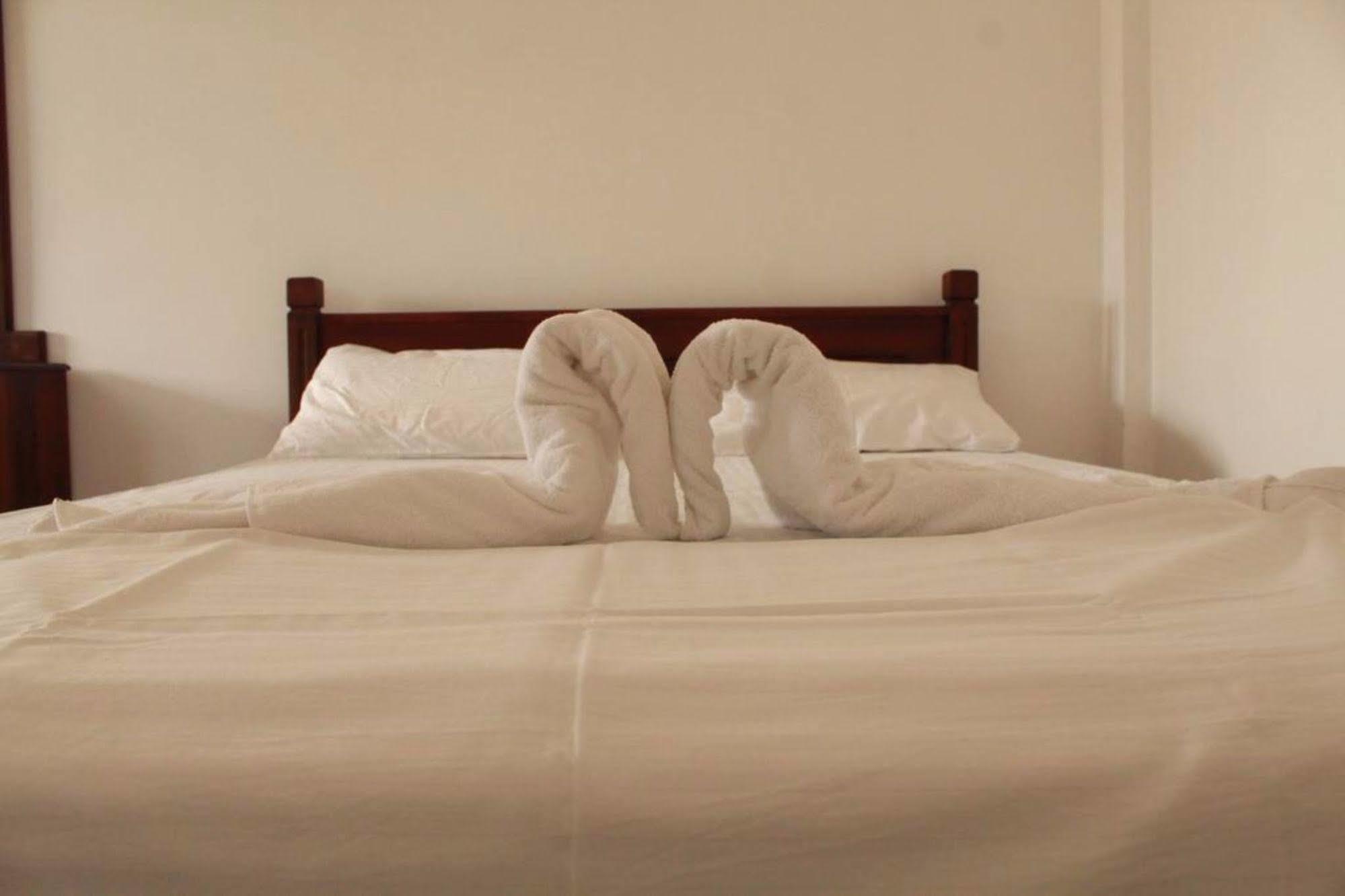 Pearl City Hotel Tissamaharama Buitenkant foto